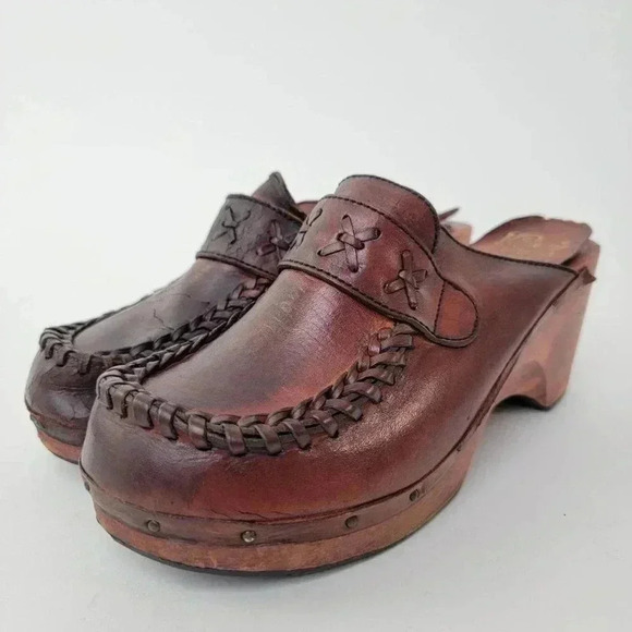 Vintage 70s Wooden Platform Clog Sandals - 6 - Picture 7 of 13